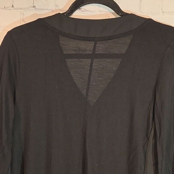 Soho Black Women's dual texture Top size XS - Picture 8 of 9